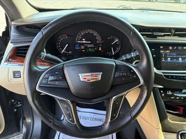 Cadillac XT5 photo 17