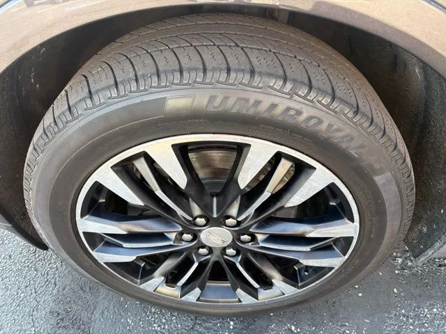 Cadillac XT5 photo 33
