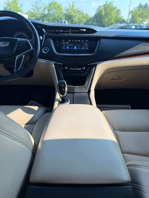 Cadillac XT5 photo 12