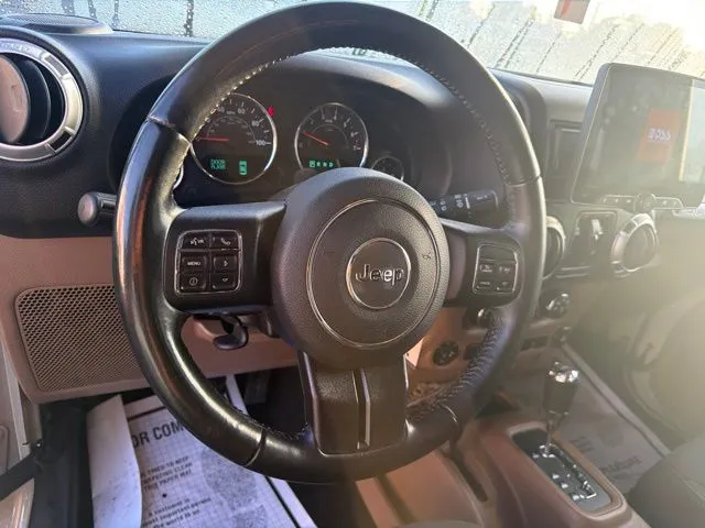 Jeep Wrangler photo 12