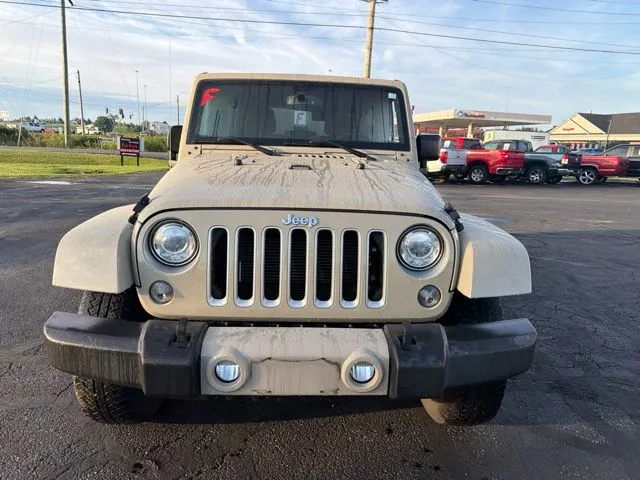 Jeep Wrangler photo 2