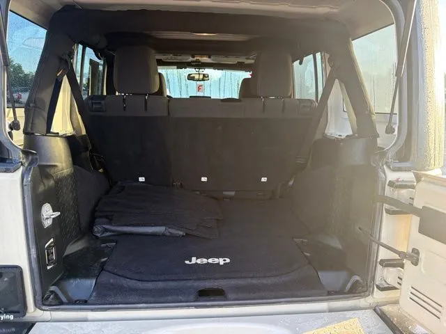 Jeep Wrangler photo 8