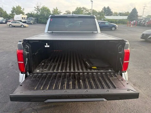 Toyota Tacoma photo 8