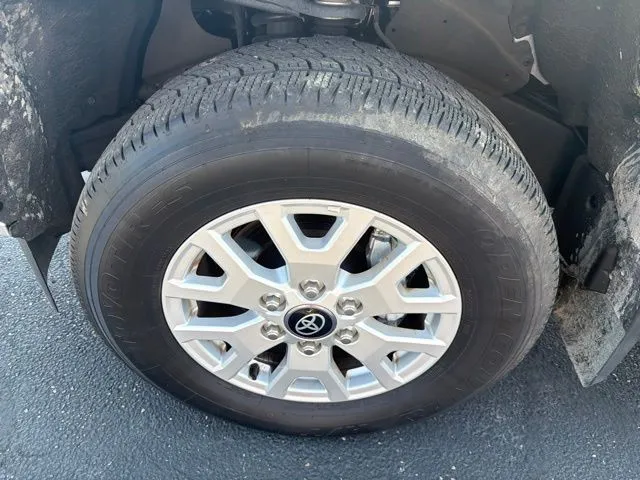 Toyota Tacoma photo 26