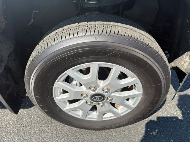 Toyota Tacoma photo 23