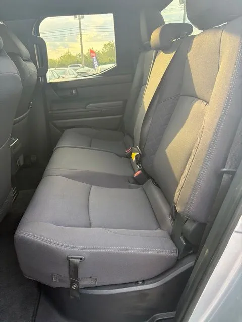 Toyota Tacoma photo 9