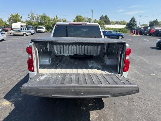 Chevrolet Silverado photo 8