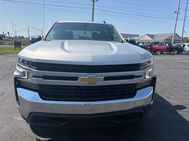 Chevrolet Silverado photo 2