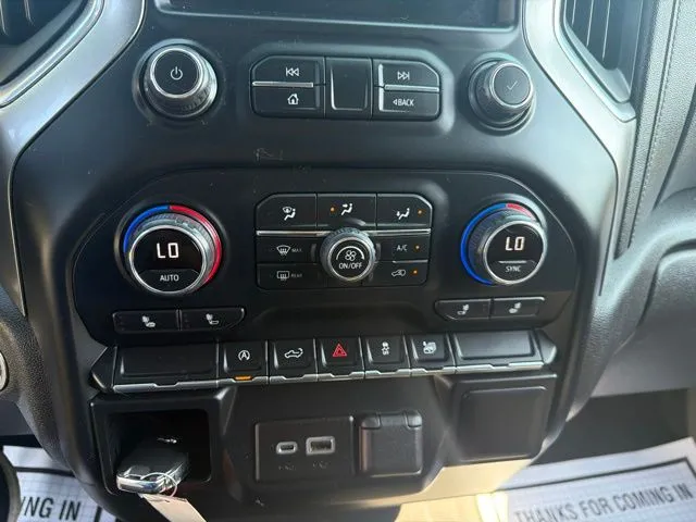 Chevrolet Silverado photo 24