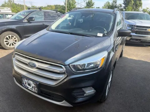 Gray 2018 Ford Escape SE for sale in Grove City, OH
