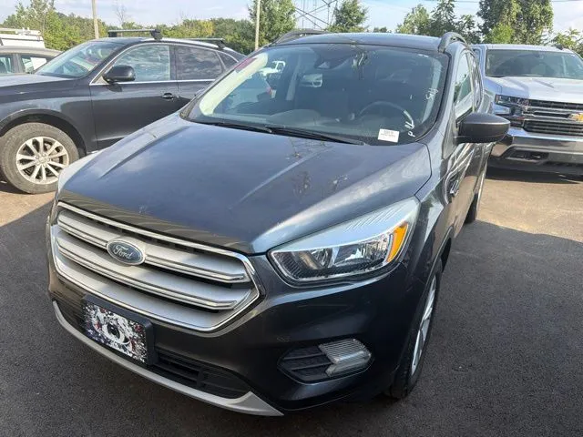 Gray 2018 Ford Escape SE for sale in Grove City, OH