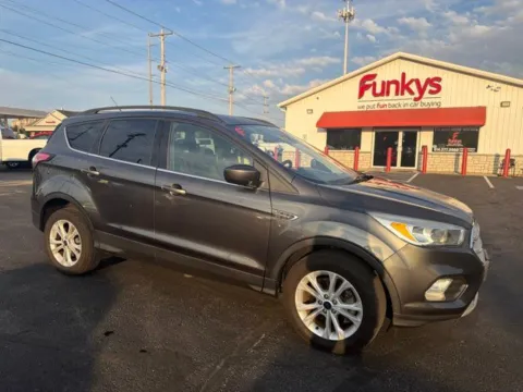 Gray 2018 Ford Escape SE for sale in Grove City, OH