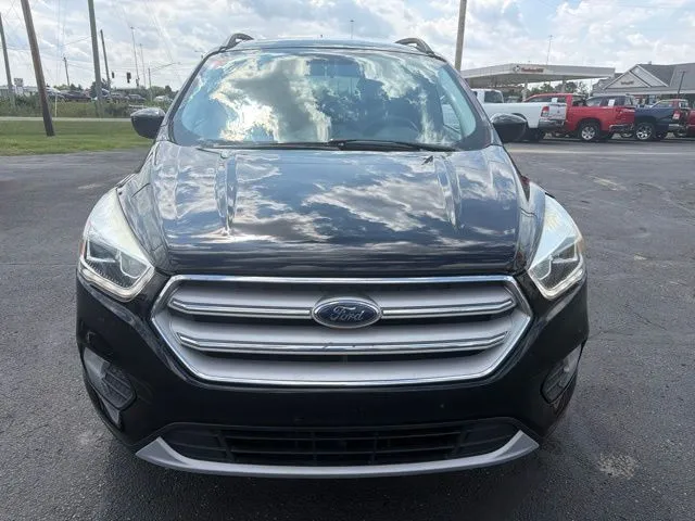 Ford Escape photo 2