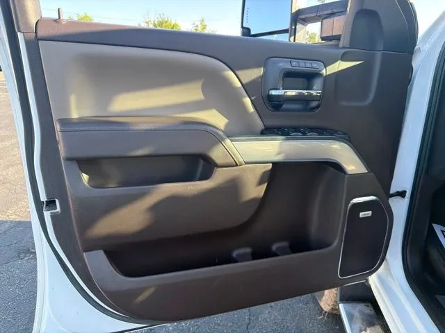Chevrolet Silverado photo 9