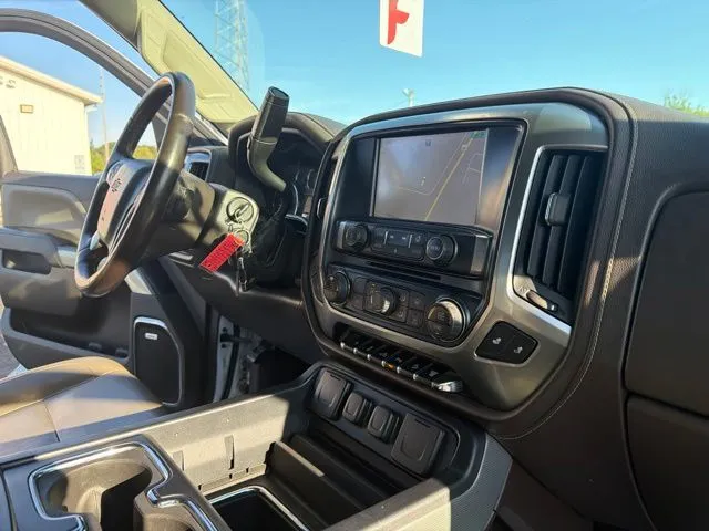 Chevrolet Silverado photo 23