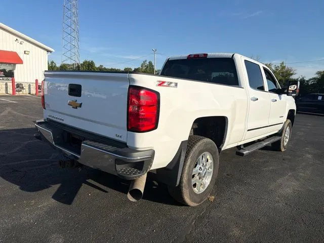 Chevrolet Silverado photo 7