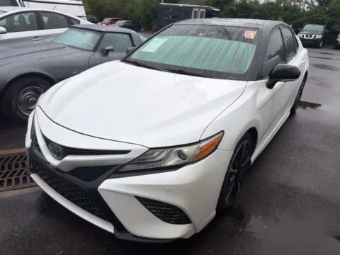 Black 2018 Toyota Camry XSE for sale in Grove City, OH