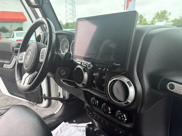 Jeep Wrangler photo 22