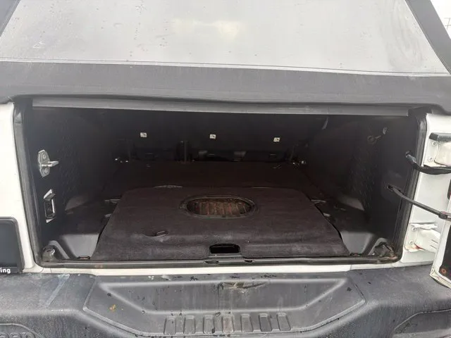 Jeep Wrangler photo 8