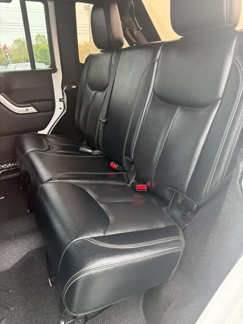 Jeep Wrangler photo 9
