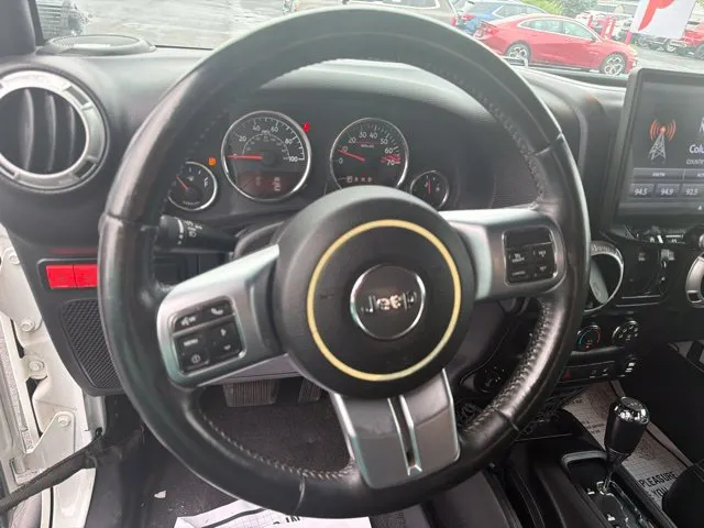 Jeep Wrangler photo 12