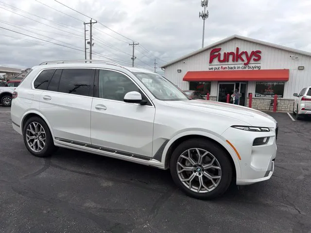 White 2024 BMW X7 xDrive40i for sale in Grove City, OH