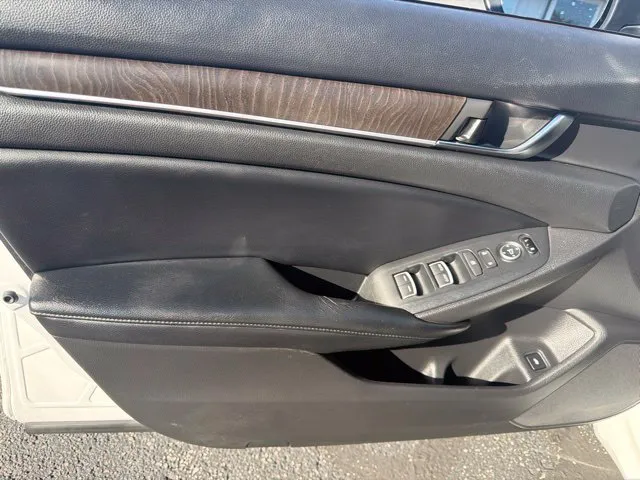 Honda Accord photo 10