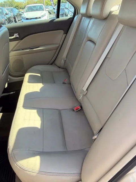 Ford Fusion photo 9