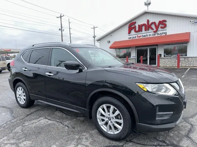 2017 Nissan Rogue SV for sale in Grove City, OH