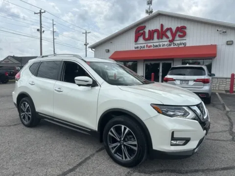 White 2017 Nissan Rogue SL for sale in Grove City, OH