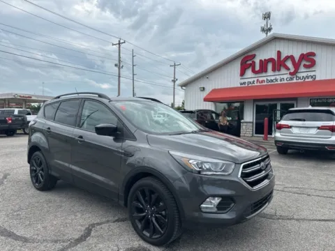 Gray 2018 Ford Escape SE for sale in Grove City, OH