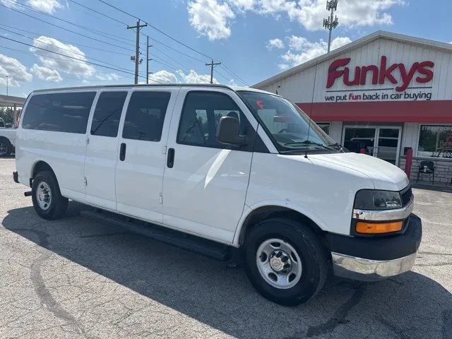 White 2015 Chevrolet Express 3500 LT for sale in Grove City, OH