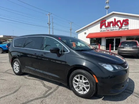 Black 2018 Chrysler Pacifica LX for sale in Grove City, OH