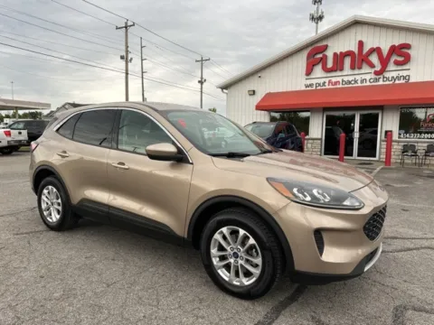 Gold 2020 Ford Escape SE for sale in Grove City, OH