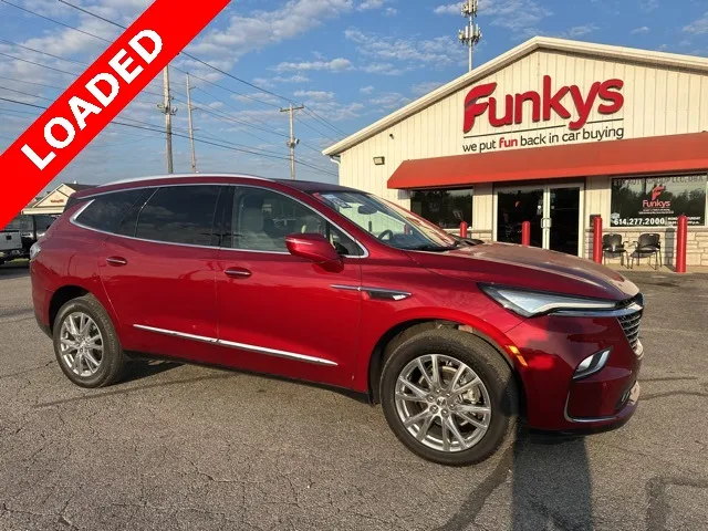 2023 Buick Enclave Essence's photo