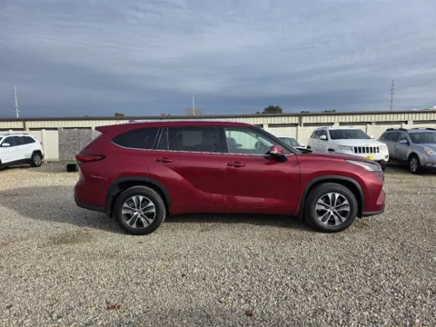 More photos of 2021 Toyota Highlander XLE at Driven, ID