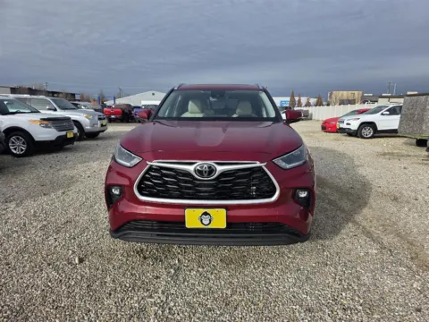 Photos of 2021 Toyota Highlander XLE for sale in Boise, ID at Driven