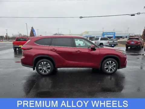 More photos of 2021 Toyota Highlander XLE at Driven, ID