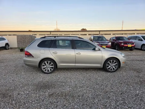 More photos of 2014 Volkswagen Jetta SportWagen TDI w/Sunroof at Driven, ID