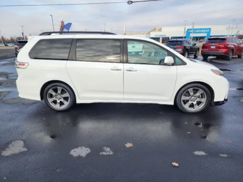 More photos of 2018 Toyota Sienna SE 8-Passenger at Driven, ID