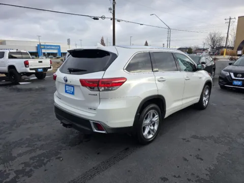 More photos of 2019 Toyota Highlander Hybrid Limited at Driven, ID