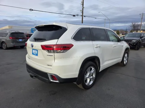 More photos of 2019 Toyota Highlander Hybrid Limited at Driven, ID