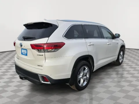 More photos of 2019 Toyota Highlander Hybrid Limited at Driven, ID