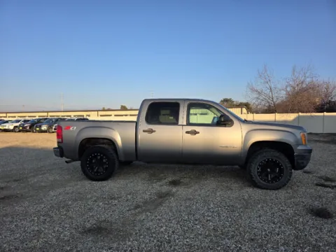 More photos of 2012 GMC Sierra 1500 SLE at Driven, ID