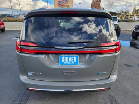 More photos of 2021 Chrysler Pacifica Hybrid Touring L at Driven, ID