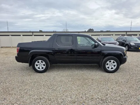 More photos of 2006 Honda Ridgeline RTL at Driven, ID