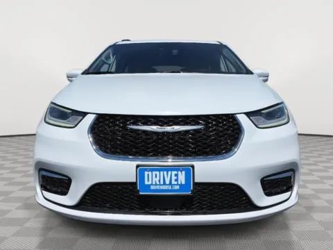 Photos of 2022 Chrysler Pacifica Touring L for sale in Boise, ID at Driven