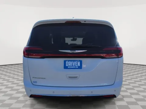 More photos of 2022 Chrysler Pacifica Touring L at Driven, ID
