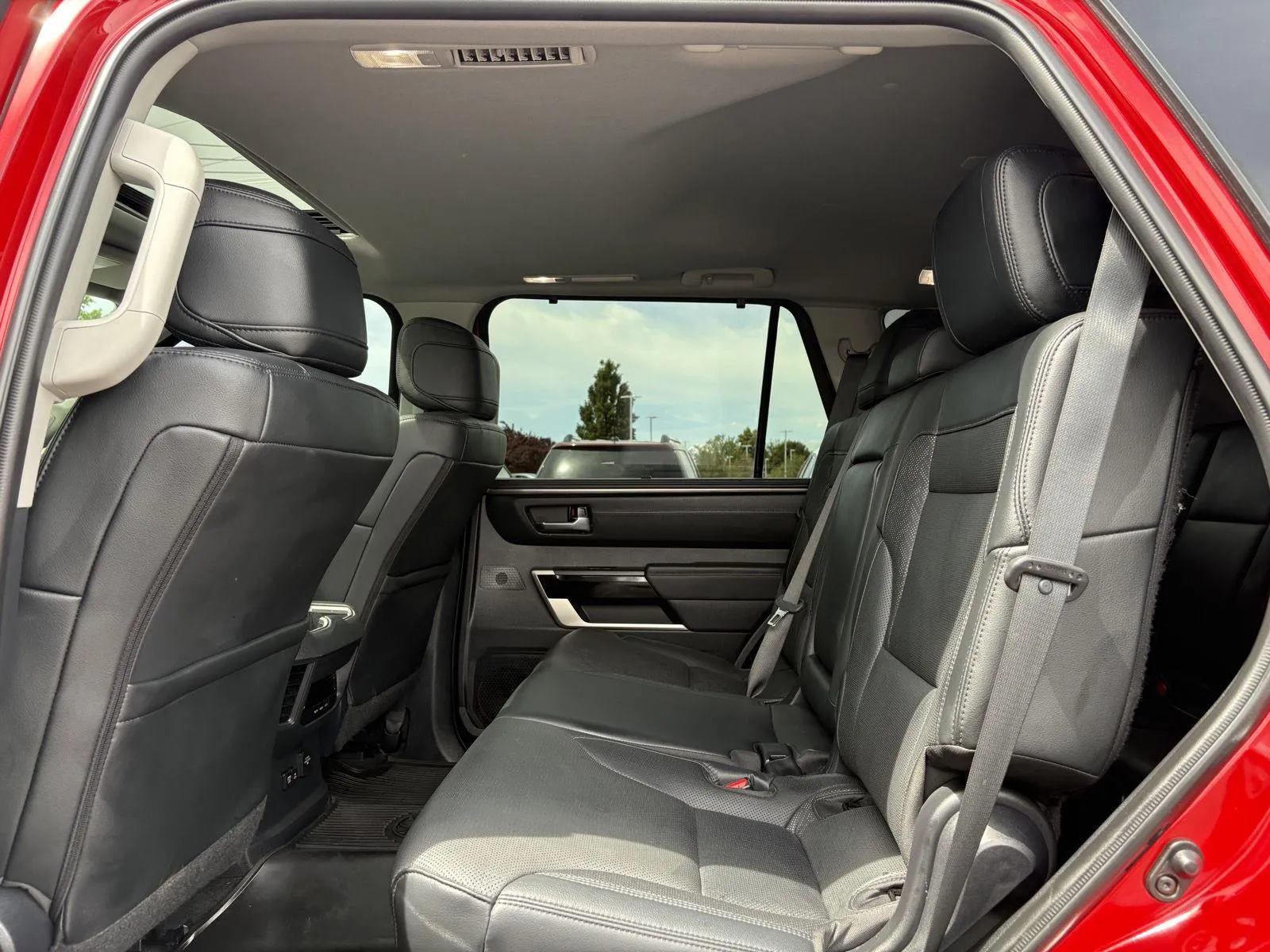 Toyota Sequoia photo 18