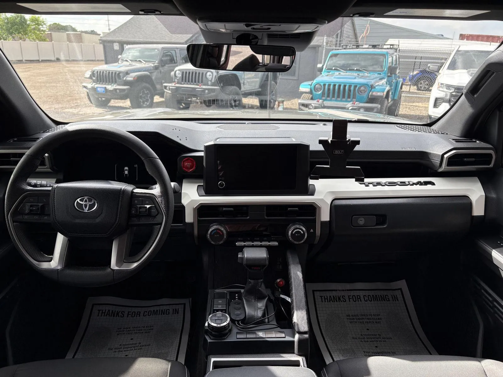 Toyota Tacoma photo 8